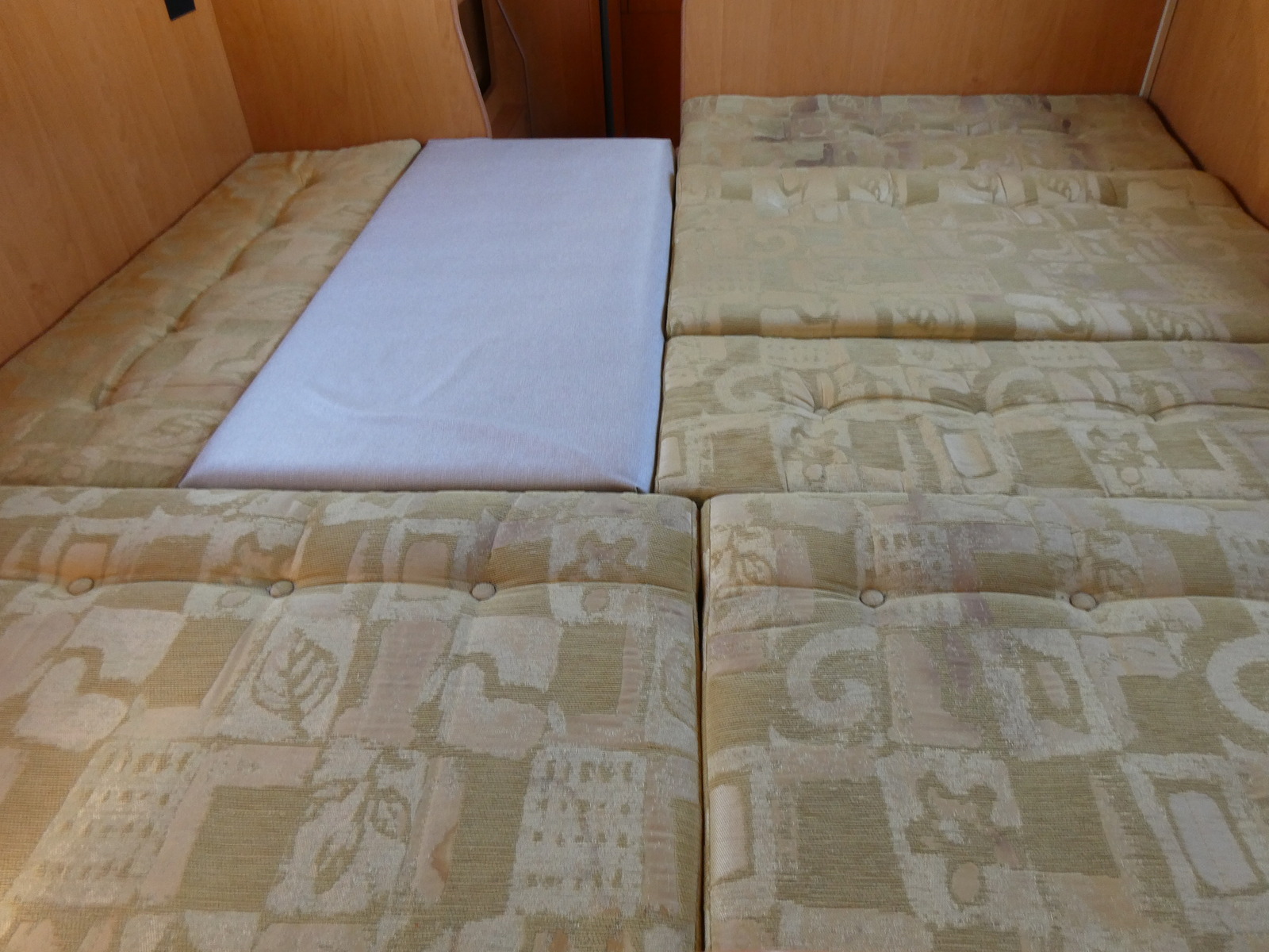 キャンピングカーキャブコン