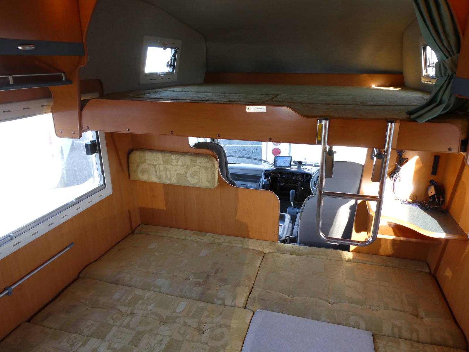 キャンピングカーキャブコン