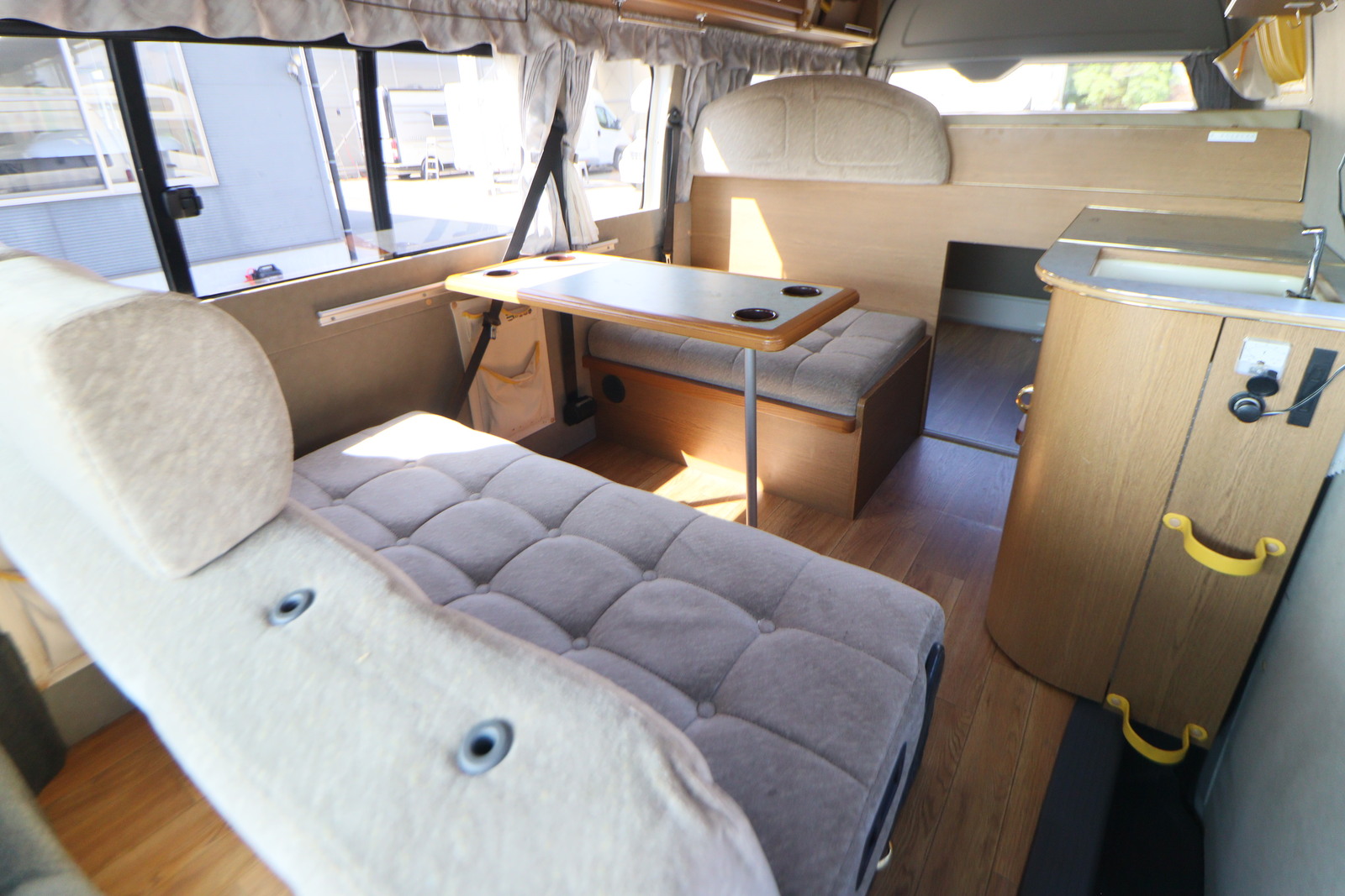 キャンピングカーバンコン