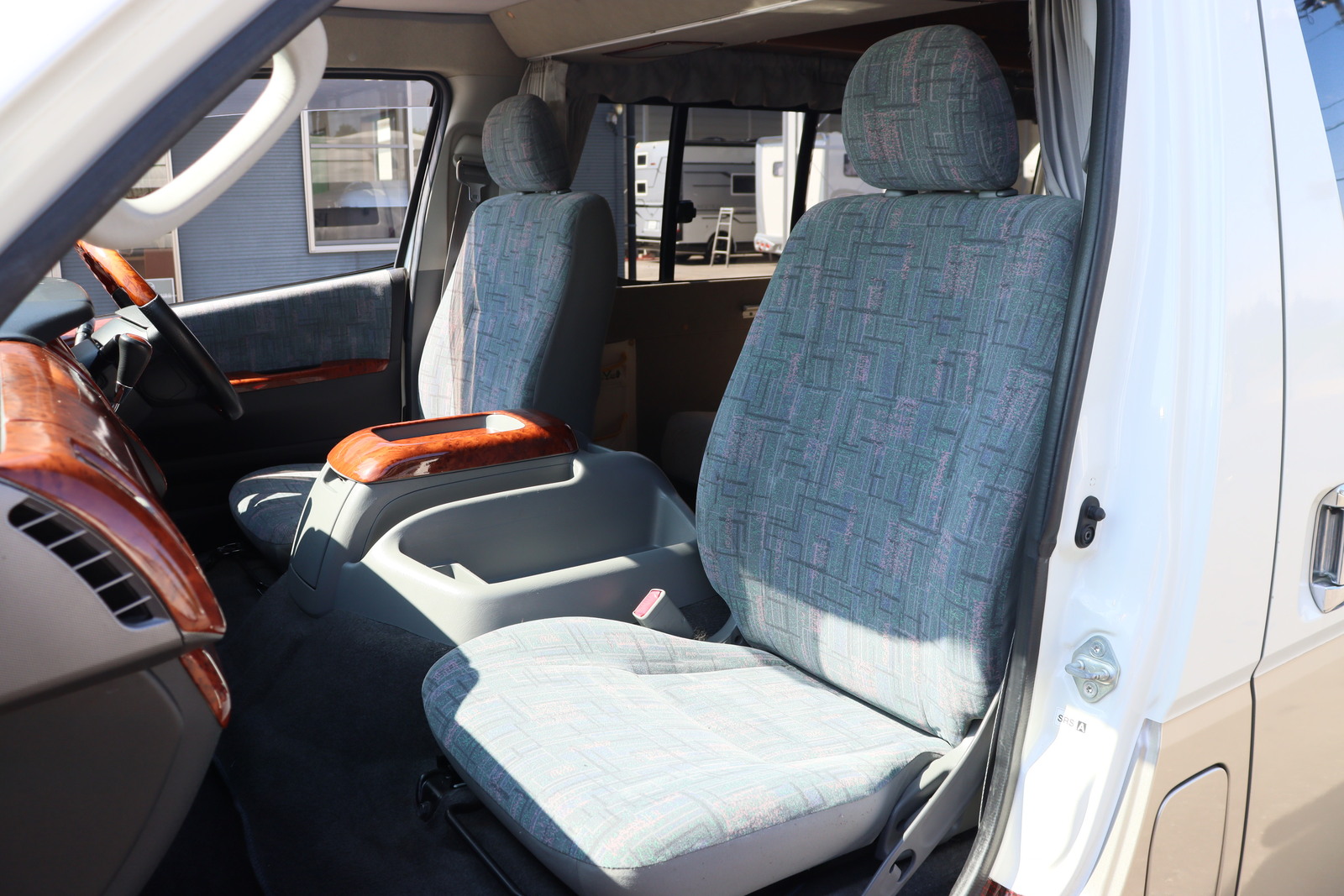 キャンピングカーバンコン