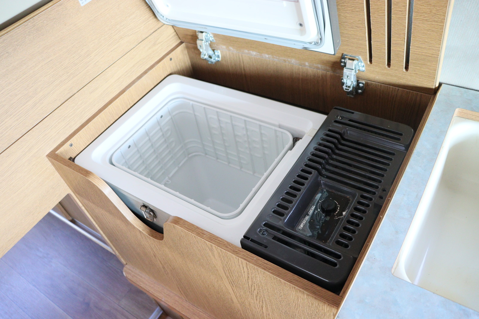 キャンピングカーバンコン