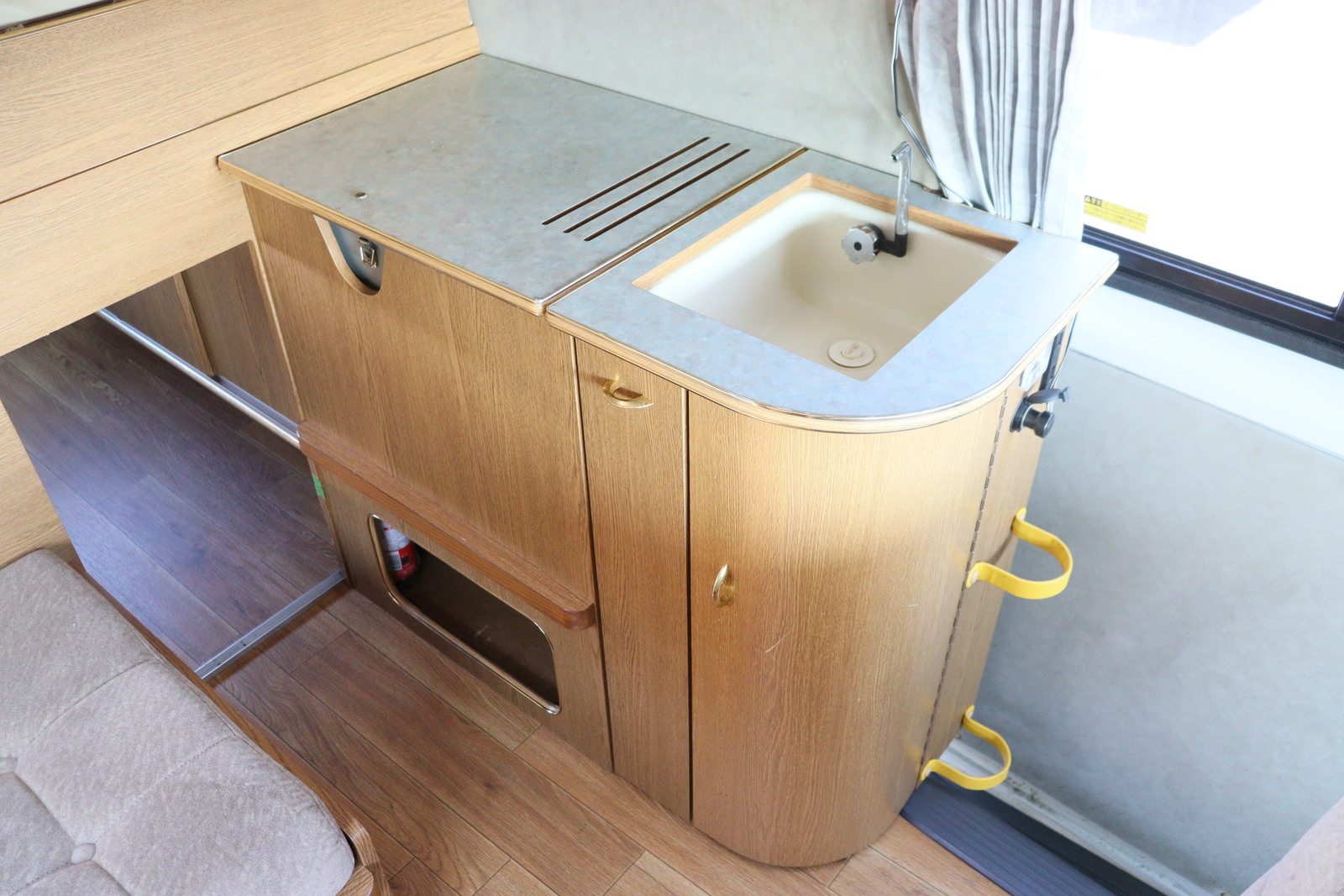 キャンピングカーバンコン