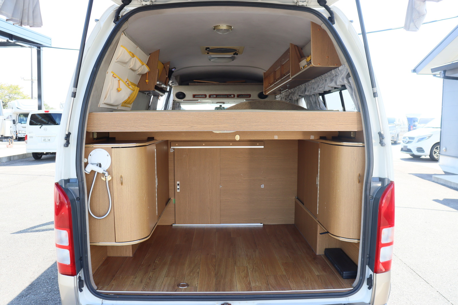 キャンピングカーバンコン