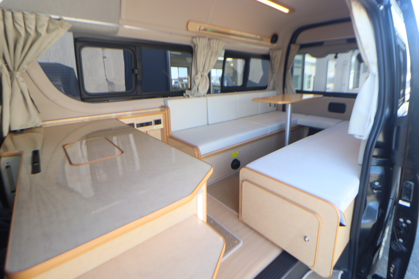 キャンピングカーバンコン