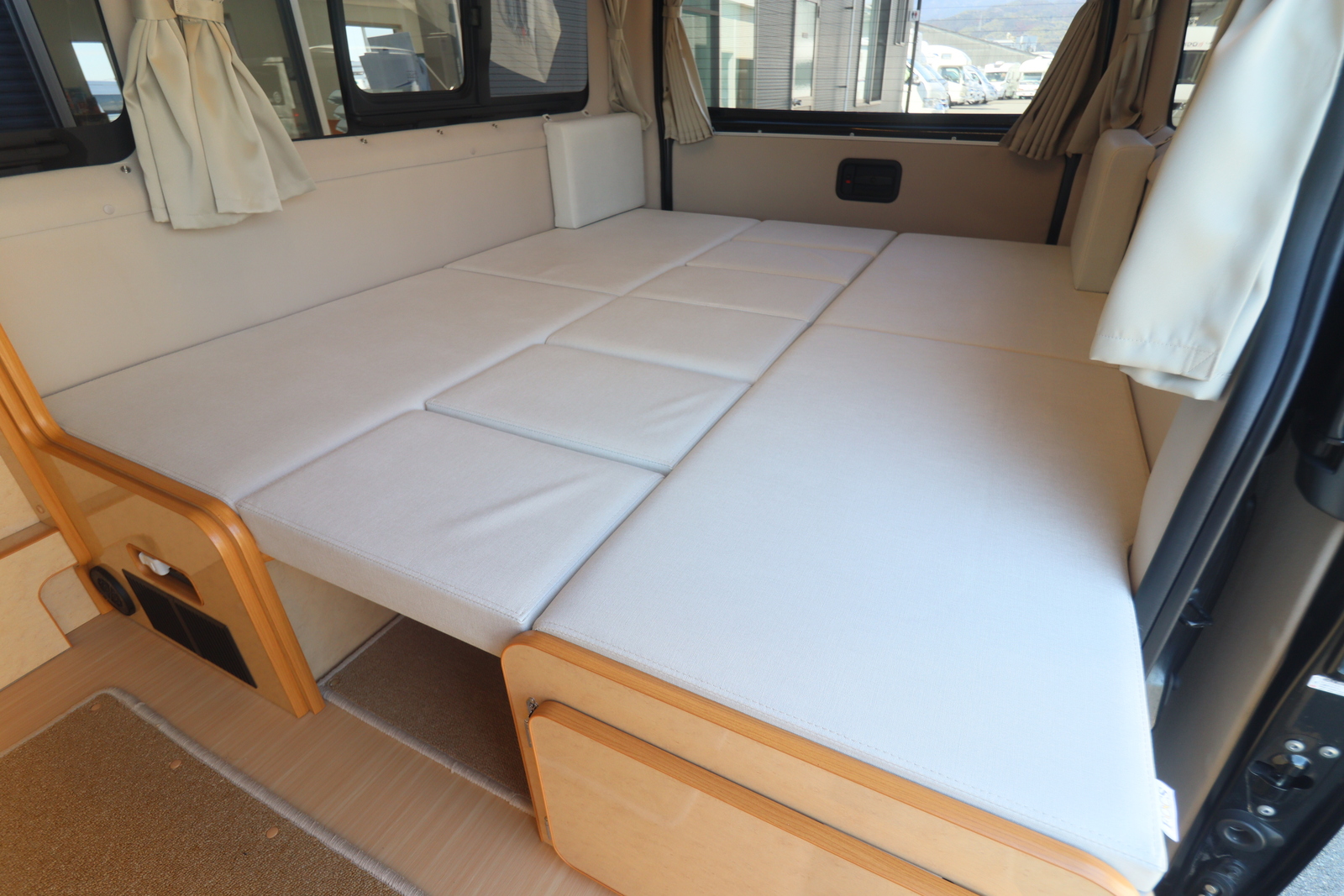 キャンピングカーバンコン