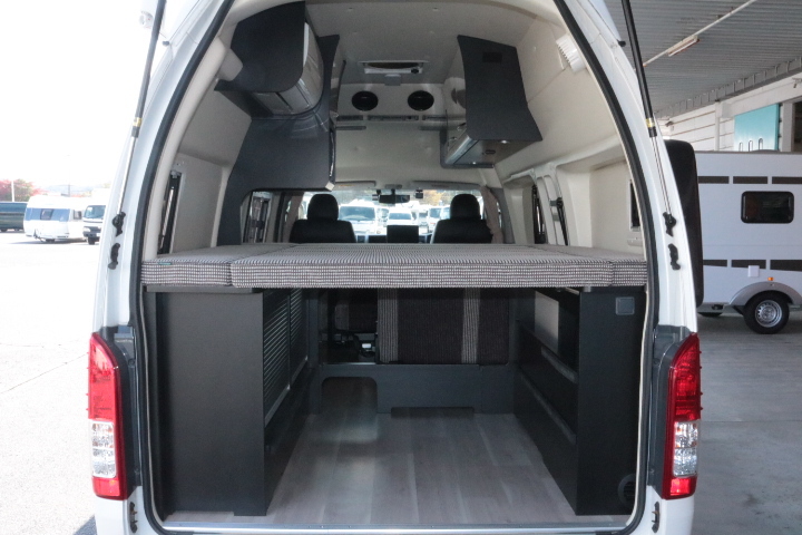 キャンピングカーバンコン