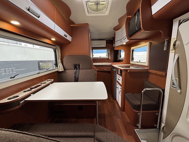 キャンピングカーキャブコン