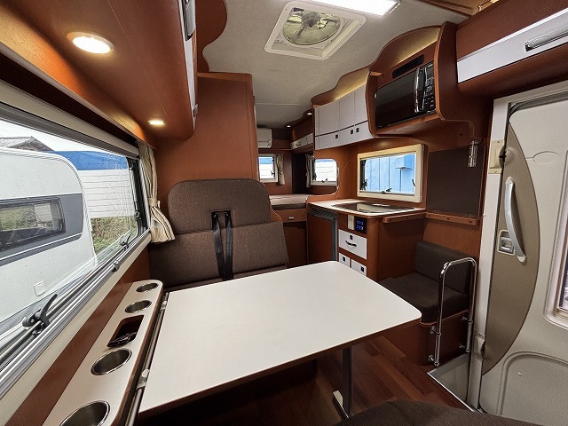 キャンピングカーキャブコン