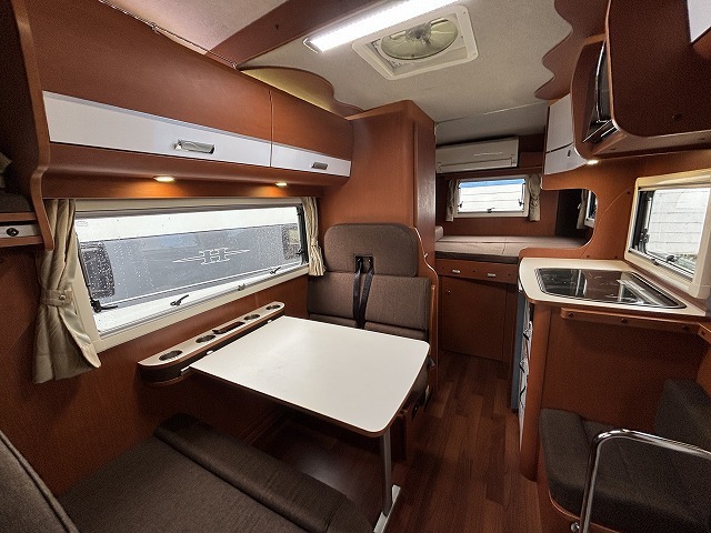 キャンピングカーキャブコン