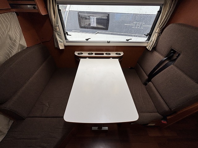 キャンピングカーキャブコン