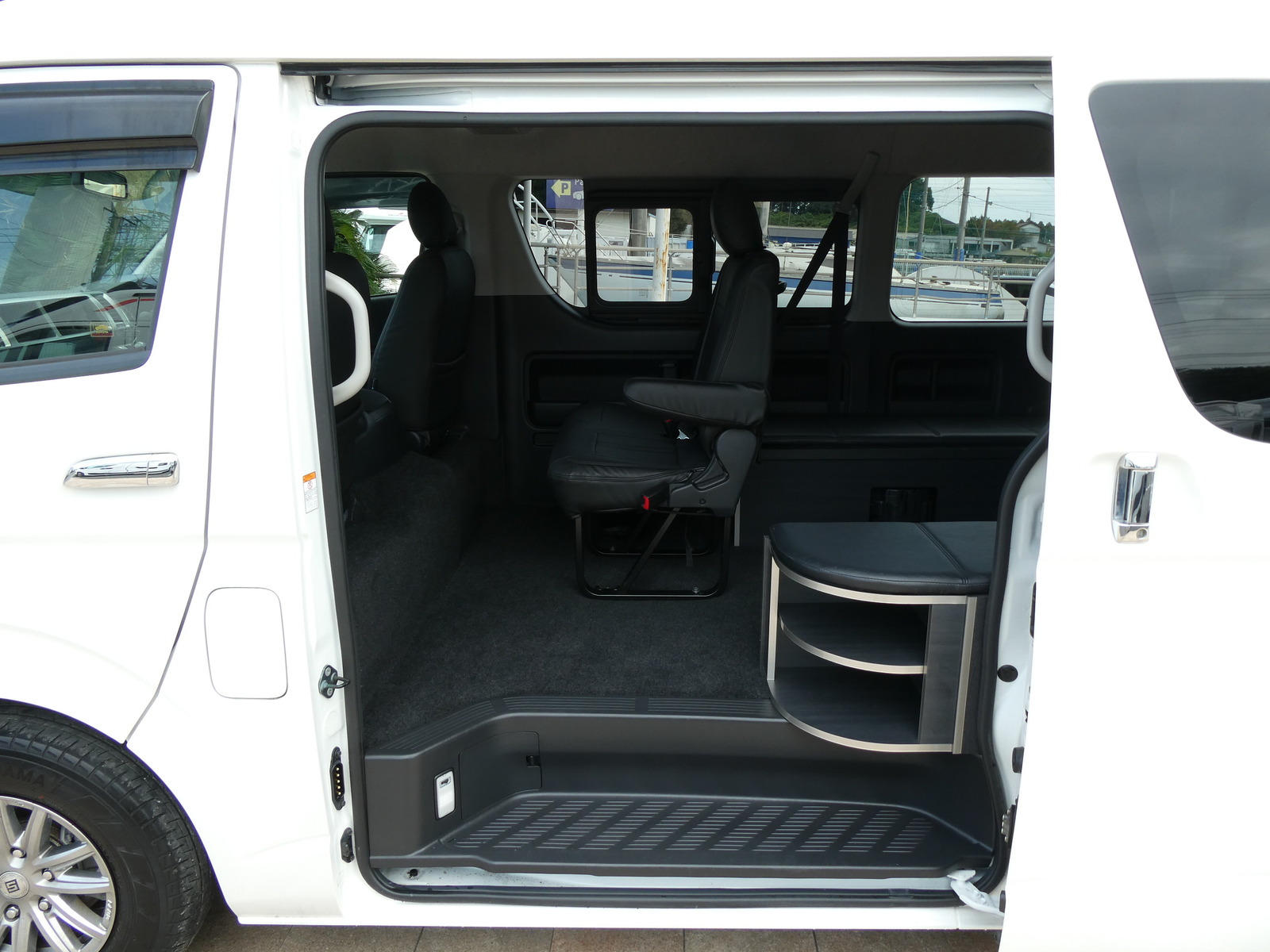 キャンピングカーバンコン