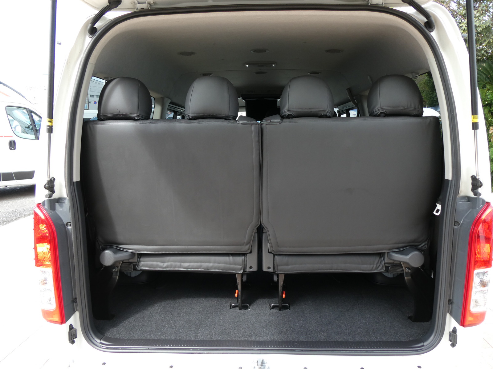 キャンピングカーバンコン