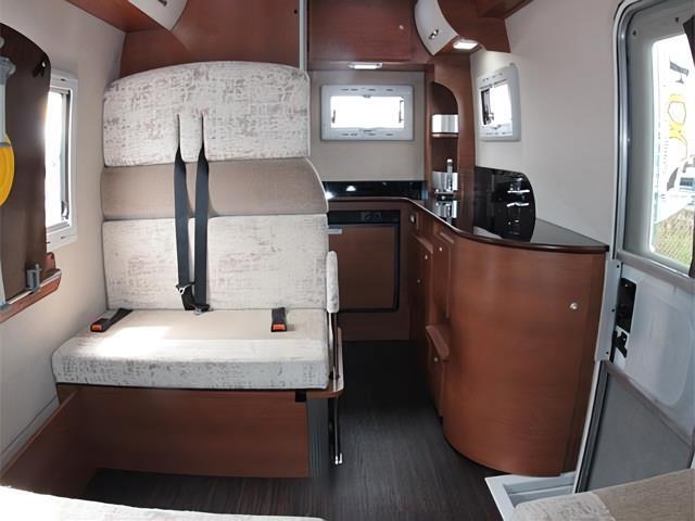 キャンピングカーキャブコン