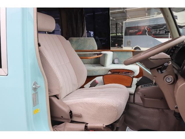 キャンピングカーバスコン