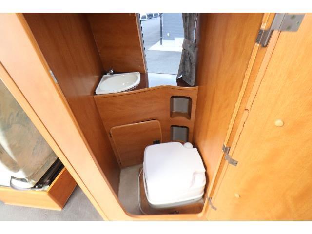 キャンピングカーバスコン