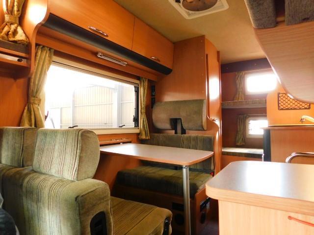 キャンピングカーキャブコン