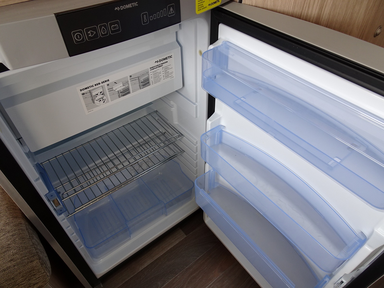 キャンピングカートレーラー