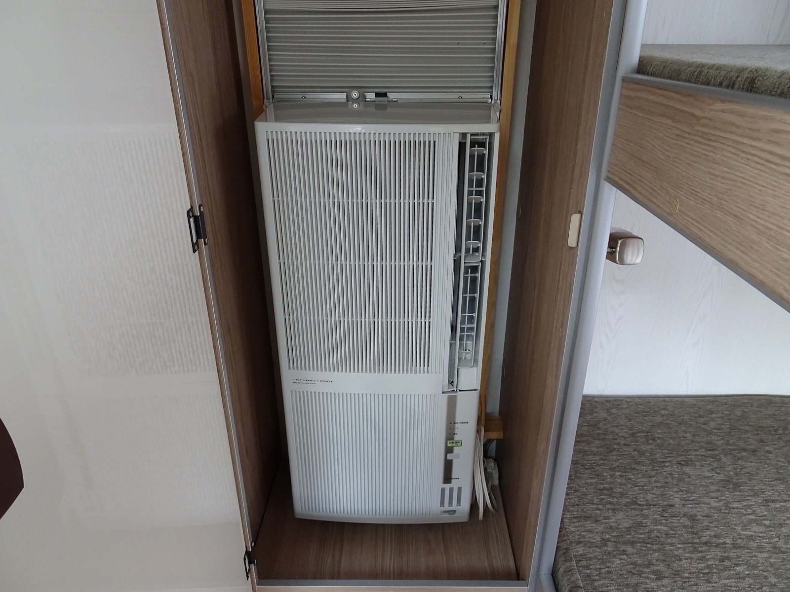 キャンピングカートレーラー