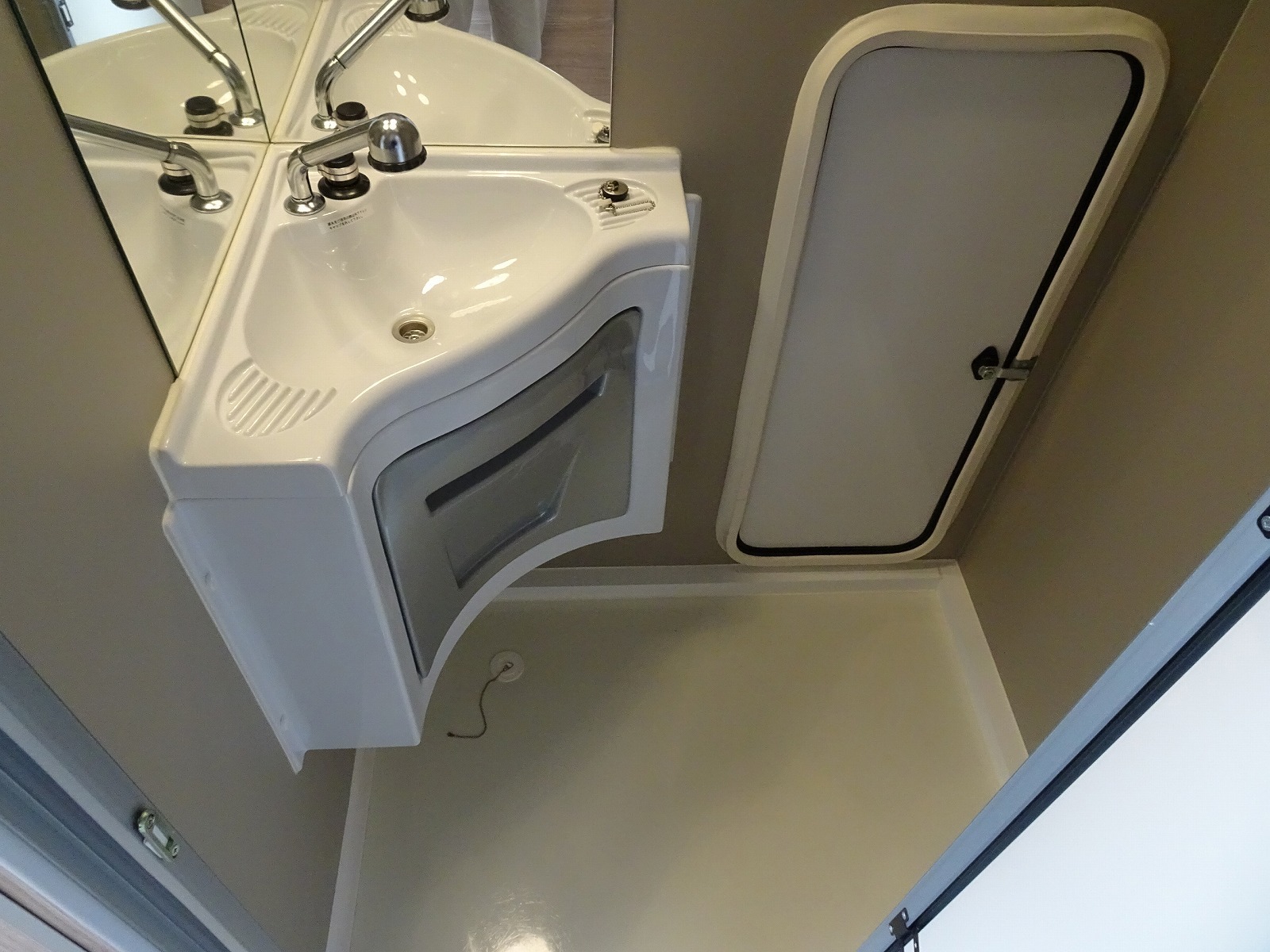 キャンピングカートレーラー