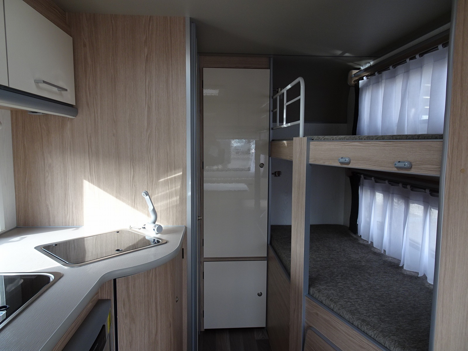 キャンピングカートレーラー