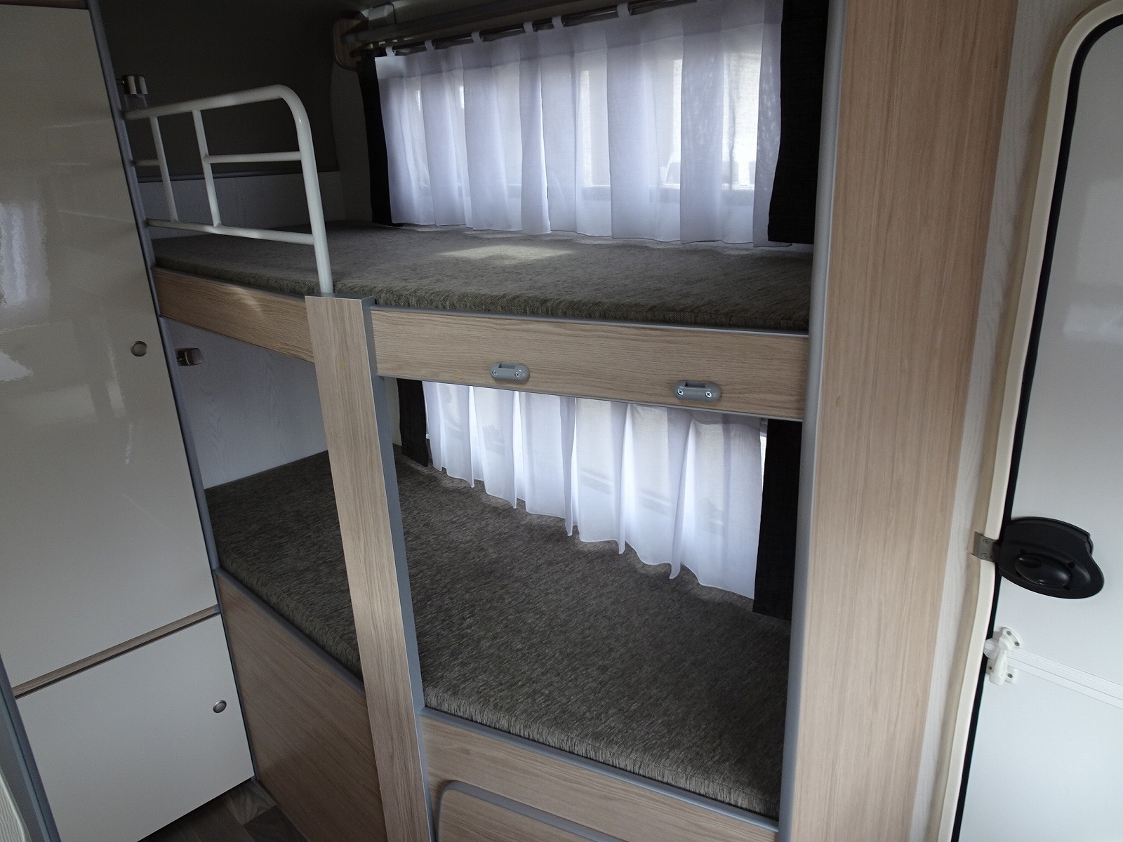 キャンピングカートレーラー