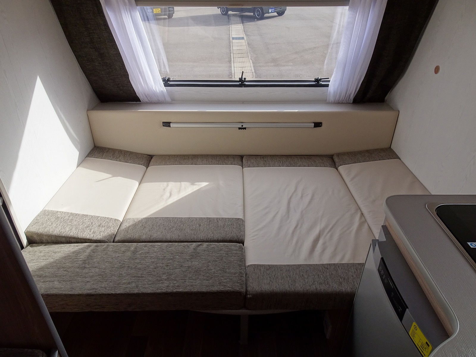 キャンピングカートレーラー