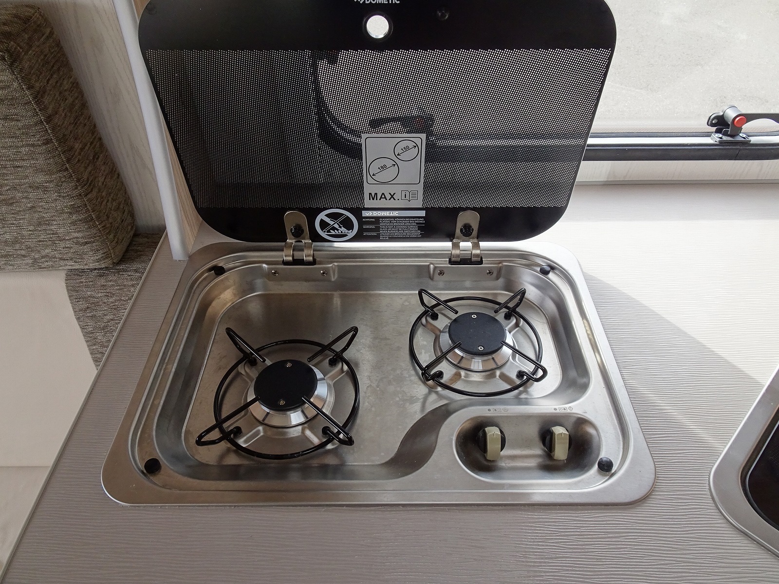 キャンピングカートレーラー