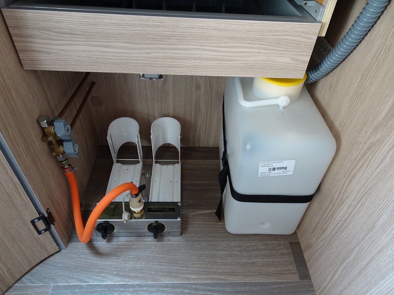 キャンピングカートレーラー