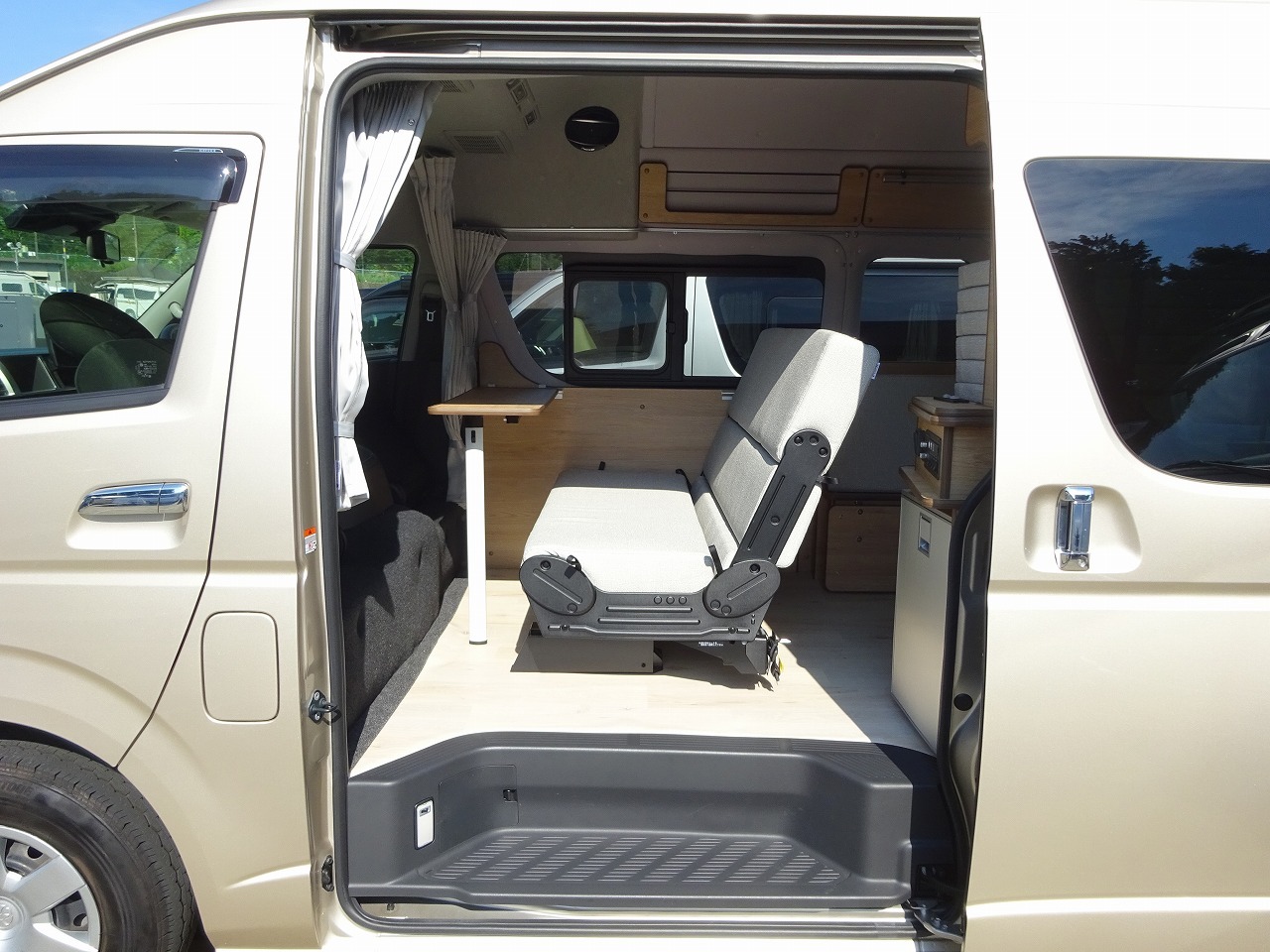 キャンピングカーバンコン