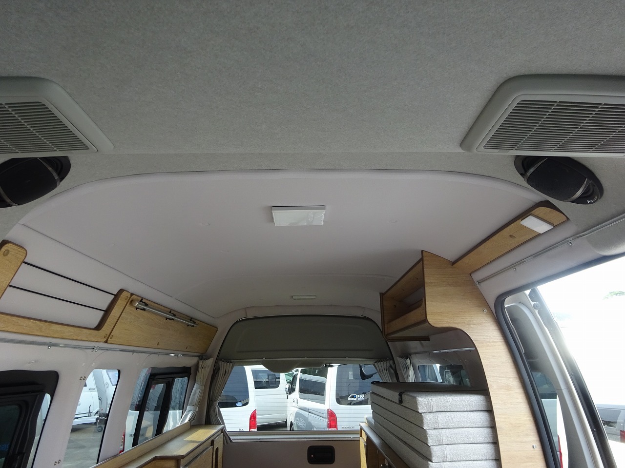 キャンピングカーバンコン