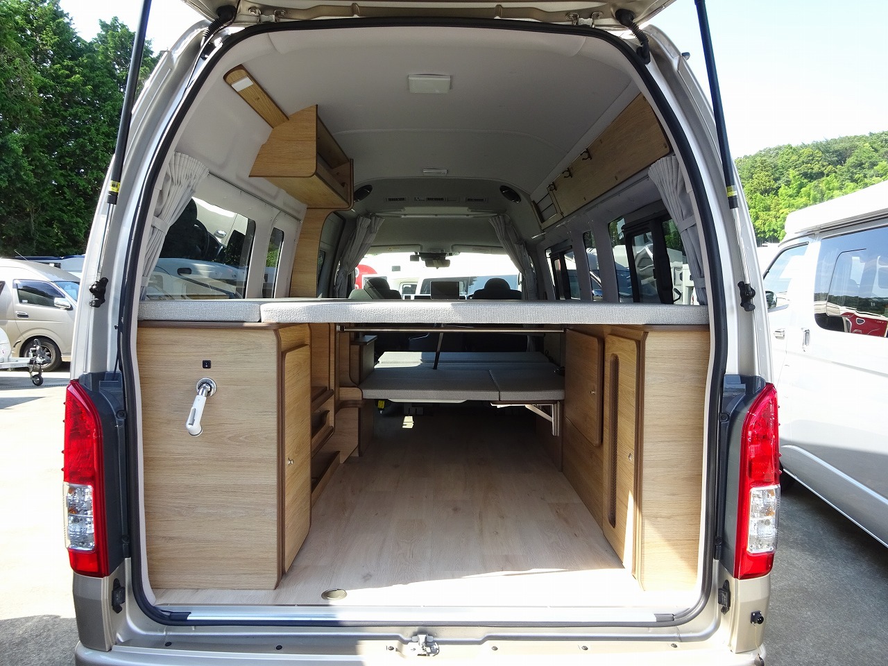 キャンピングカーバンコン