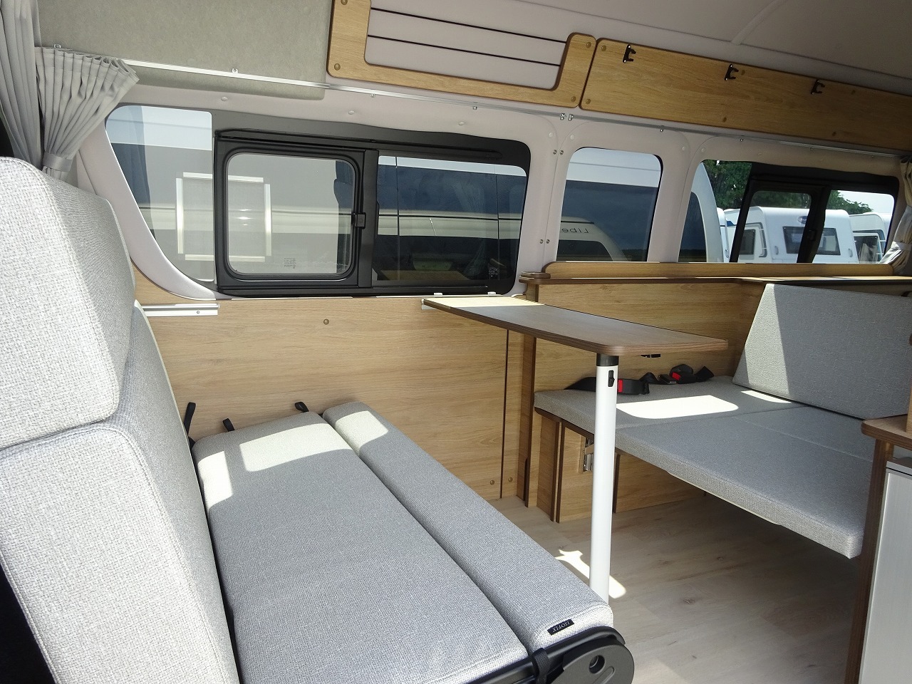 キャンピングカーバンコン