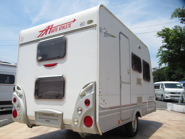 キャンピングカートレーラー