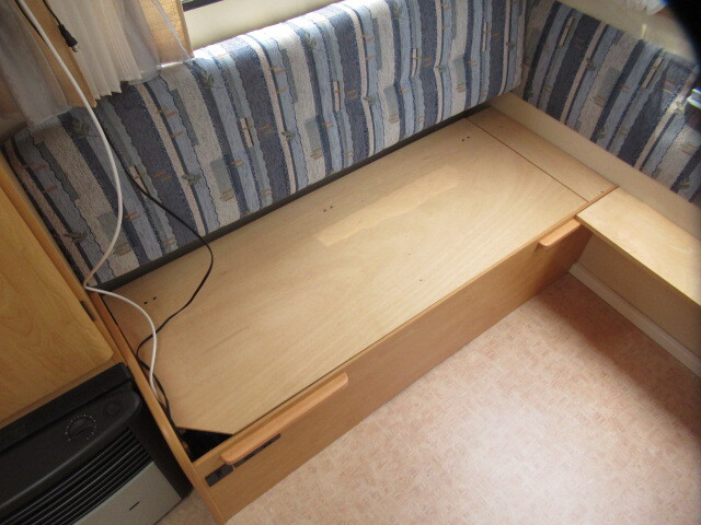 キャンピングカートレーラー