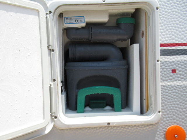 キャンピングカートレーラー