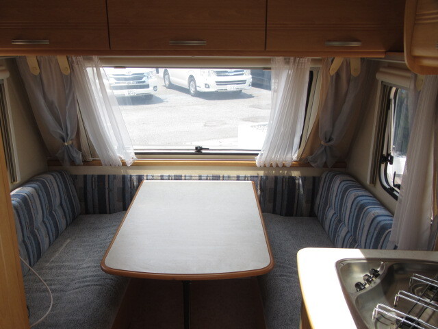 キャンピングカートレーラー