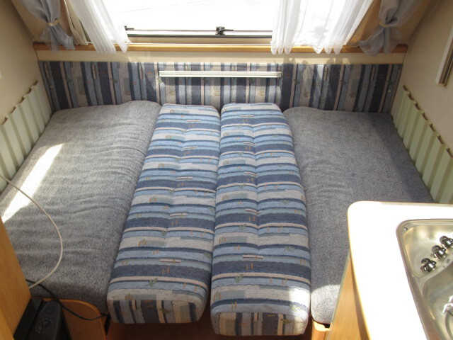 キャンピングカートレーラー