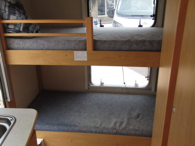 キャンピングカートレーラー