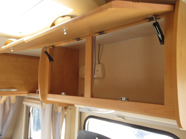 キャンピングカートレーラー