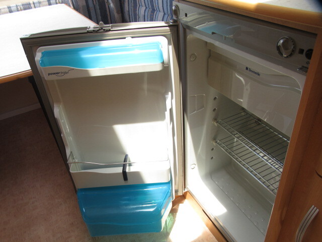 キャンピングカートレーラー