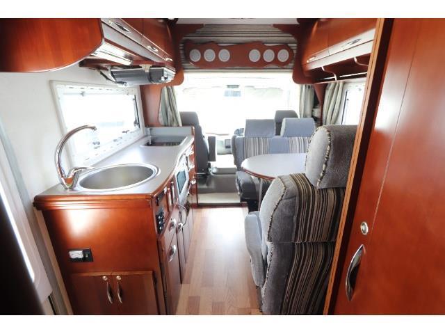 キャンピングカーバスコン