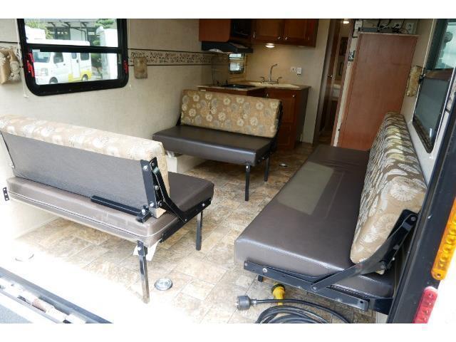 キャンピングカートレーラー