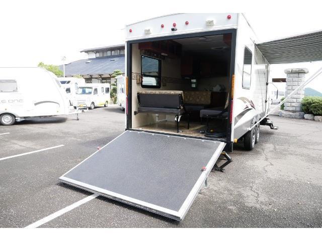 キャンピングカートレーラー