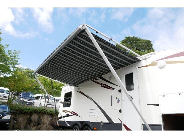 キャンピングカートレーラー