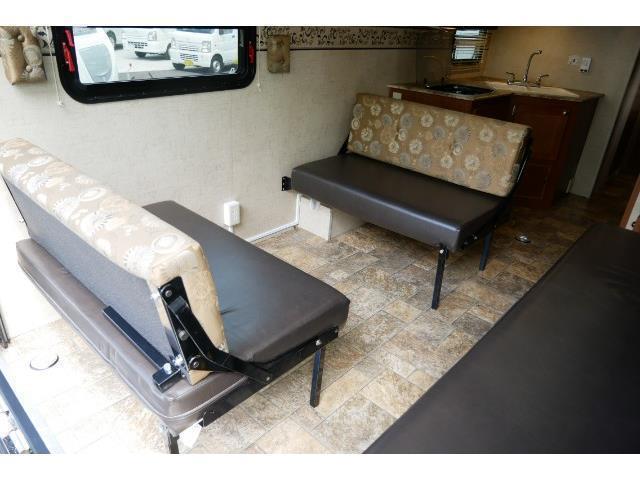 キャンピングカートレーラー