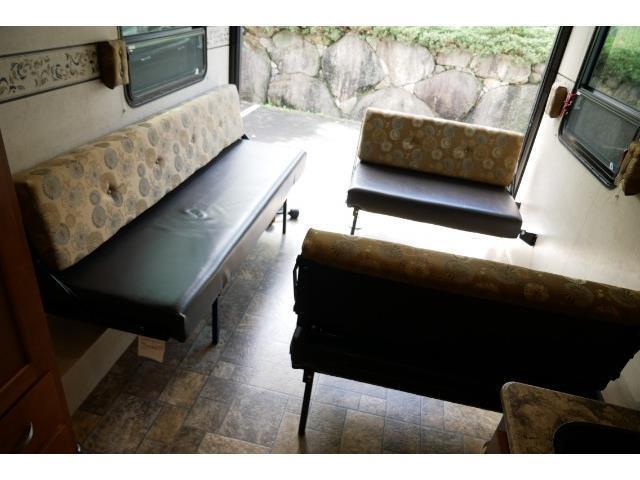 キャンピングカートレーラー