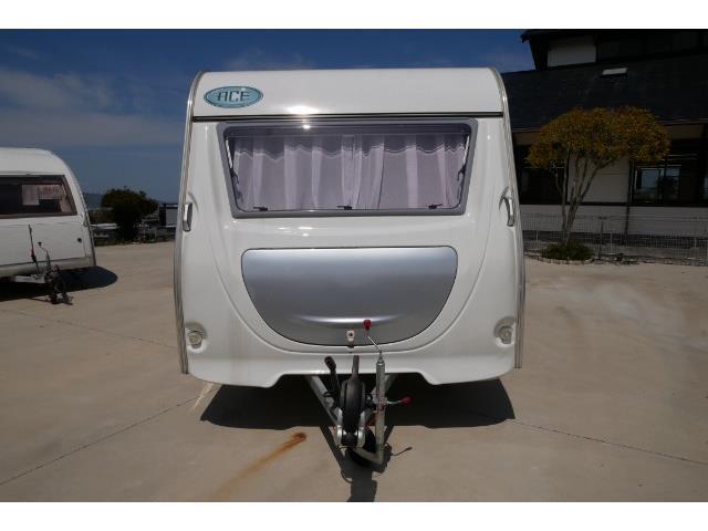 キャンピングカートレーラー