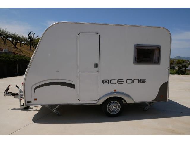 キャンピングカートレーラー