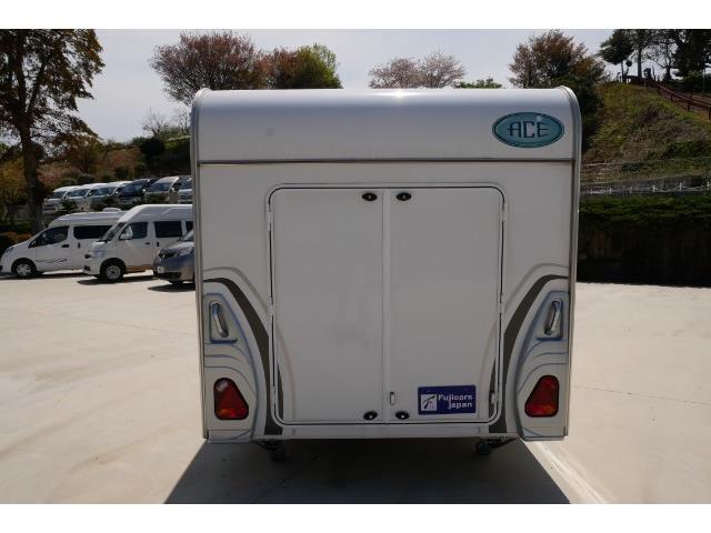 キャンピングカートレーラー