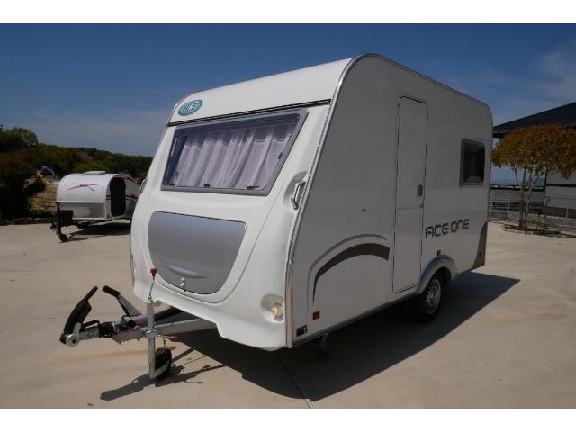 キャンピングカートレーラー